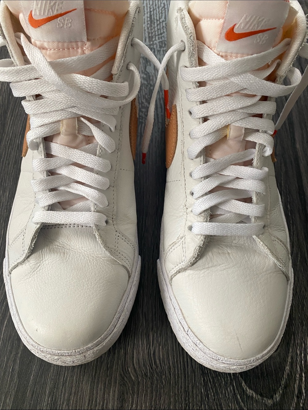 Nike Mens Mid-Top Sneakers. (Or Women) - Picture 13 of 16